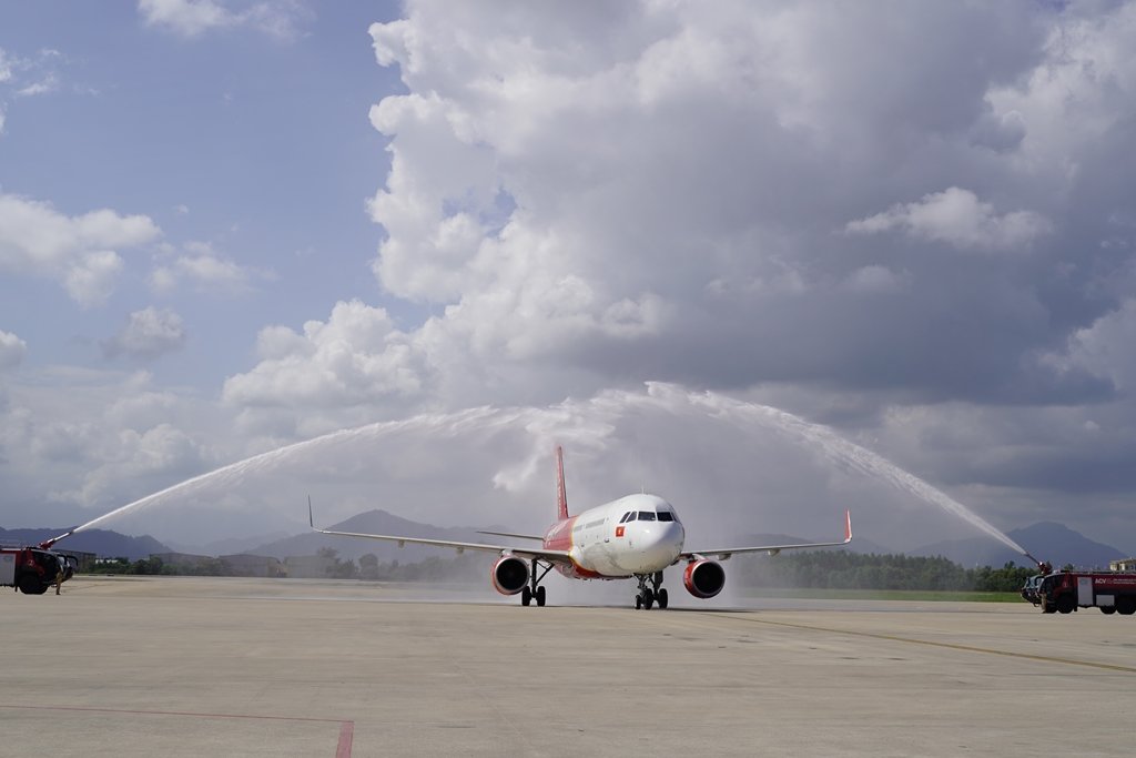 vietjet-khai-truong-loat-3-duong-bay-moi-toi-thanh-pho-dang-song-nhat-viet-nam