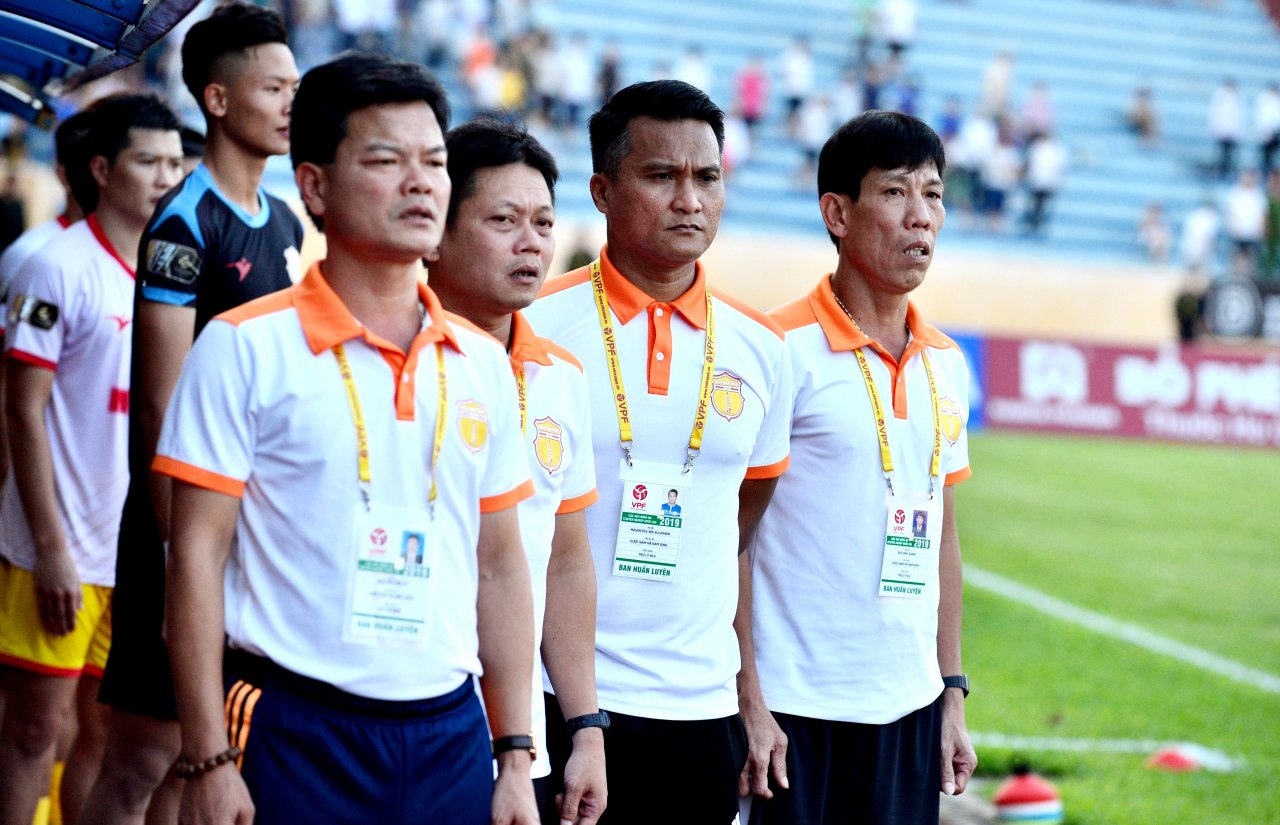 nam-dinh-im-lang-truoc-mua-giai-moi-khi-bai-toan-3-nam-chua-co-loi-giai