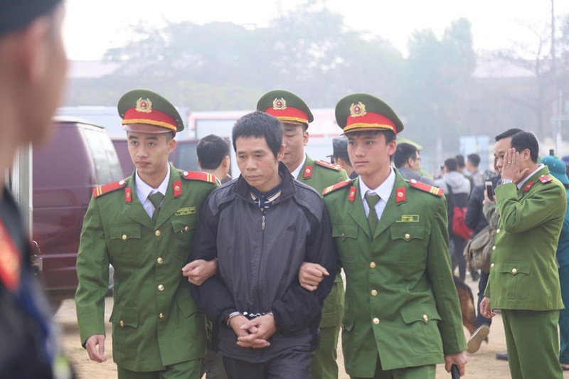 vu-nu-sinh-giao-ga-bi-cao-la-khai-dung-nhin-dong-bon-gio-tro-doi-bai