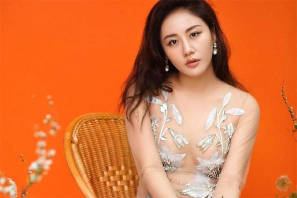 sao-viet-bao-ve-van-mai-huong-sau-vu-bi-phat-tan-5-clip-nhay-cam