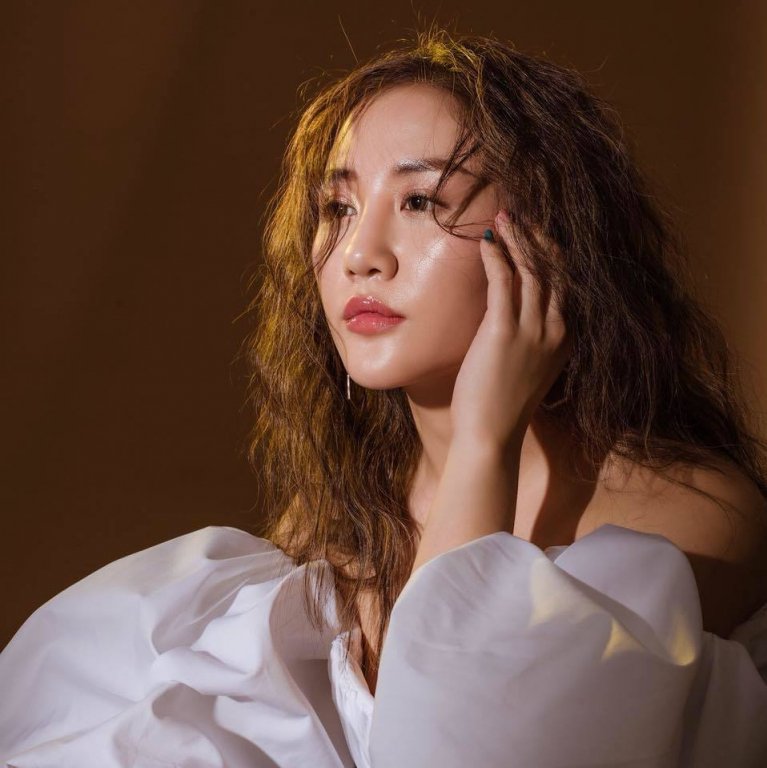 van-mai-huong-la-ai-tieu-su-su-nghiep-va-tinh-yeu-nu-ca-si