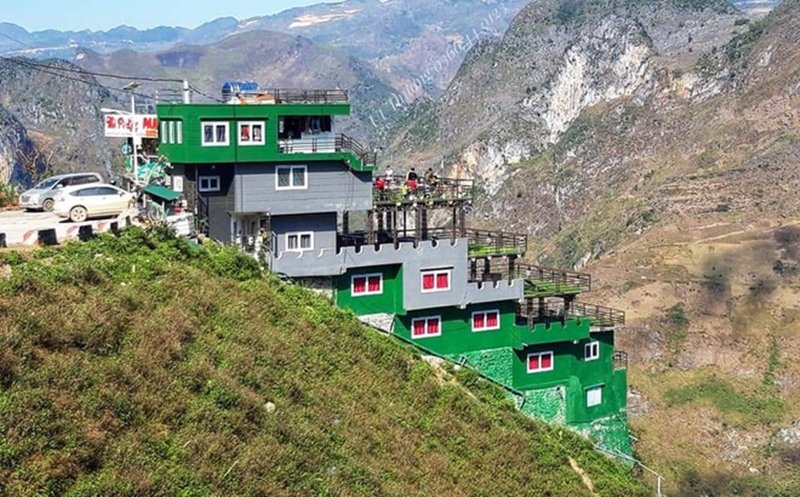 Khách sạn Panorama trên đỉnh Mã Pì Lèng.