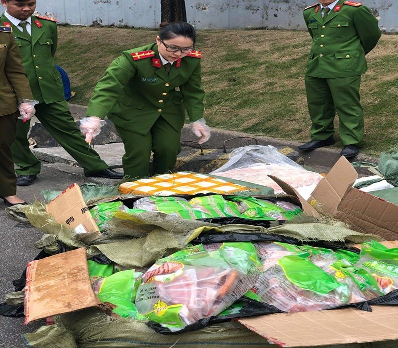 Nhiều sản phẩm có nhãn mác nước ngoài.