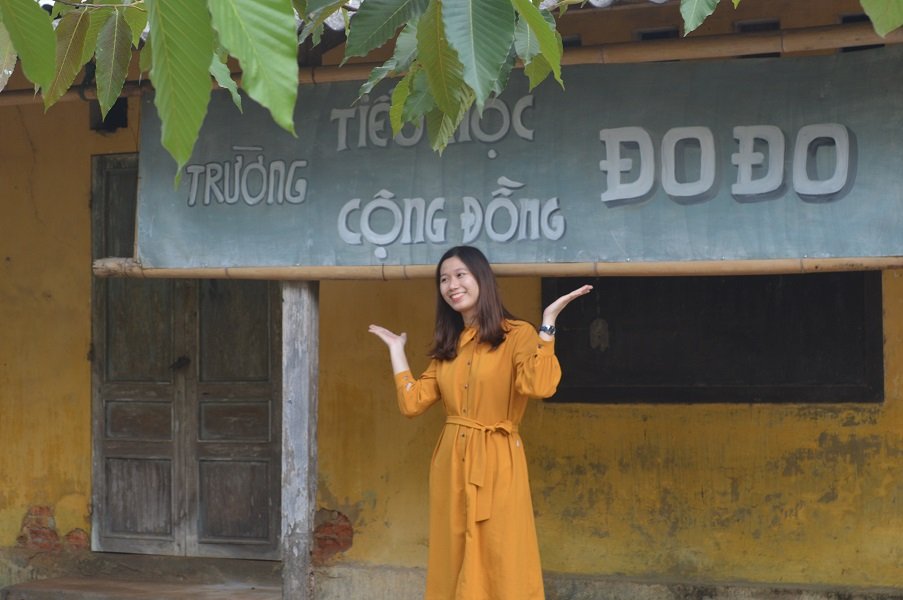 du-khach-khap-noi-tim-ve-truong-tieu-hoc-cong-dong-do-do-trong-phim-mat-biec-de-chup-anh