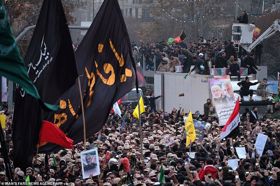 bien-nguoi-iran-don-thi-hai-tuong-soleimani-va-doi-tra-thu-nuoc-my