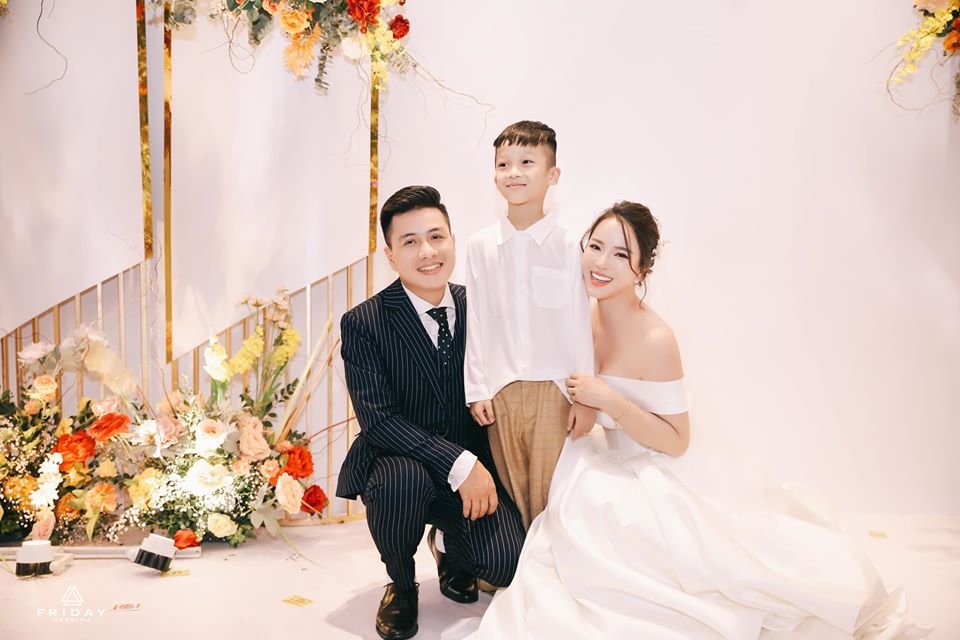 Trước lúc cưới, Hường Chuối hỏi ý kiến Shin và cậu bé vui vẻ đồng thuận cho hạnh phúc mới của mẹ
