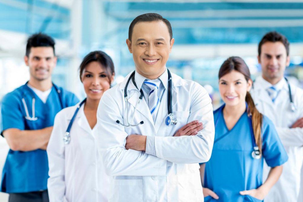 Đội ngũ chuyên gia chuyên nghiệp, kinh nghiệm, luôn cống hiến hết mình cho sự nghiệp nâng tầm nhan sắc của khách hàng.