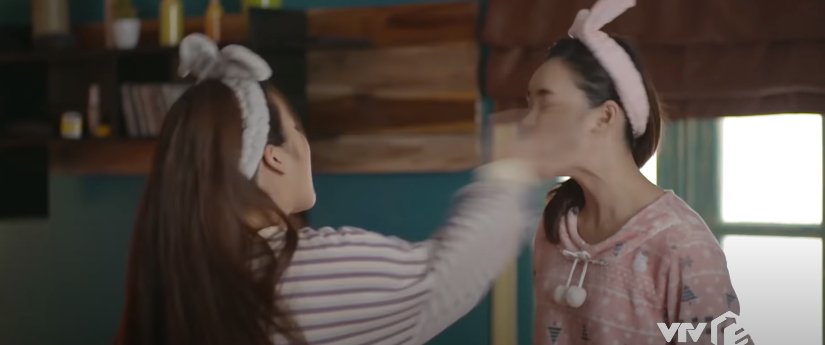 Vừa chửi “Mất dạy” đi kèm một cái tát đau điếng