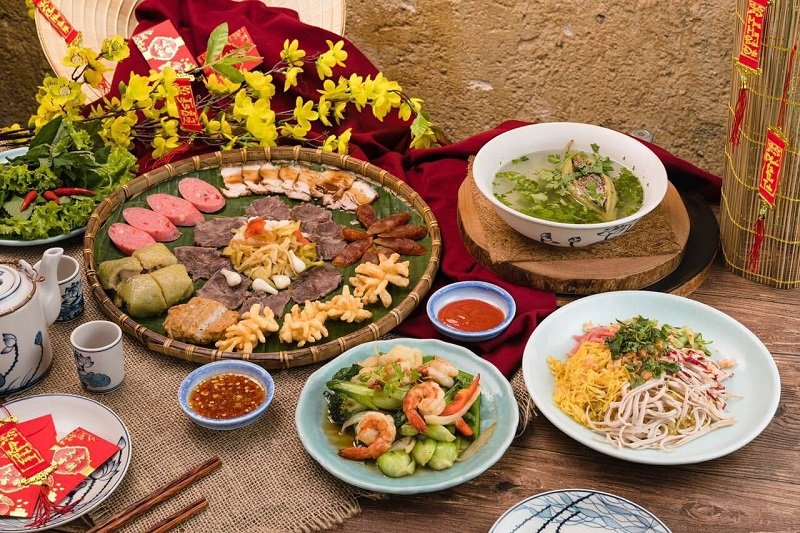 Mâm cơm cúng tất niên 30 Tết miền Trung.
