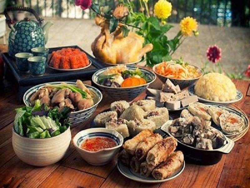 Mâm cơm cúng tất niên 30 Tết miền Bắc.