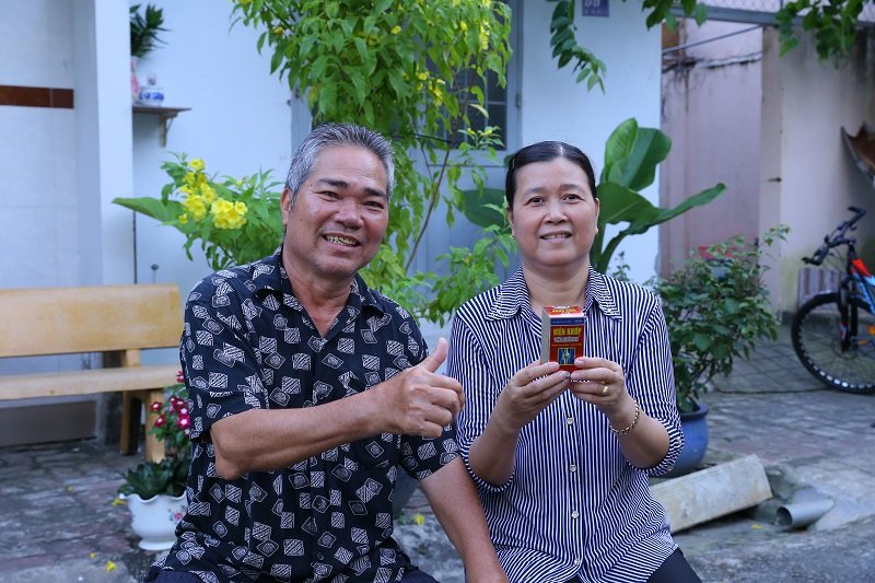 Đại tá Nguyễn Thành Lập và vợ.