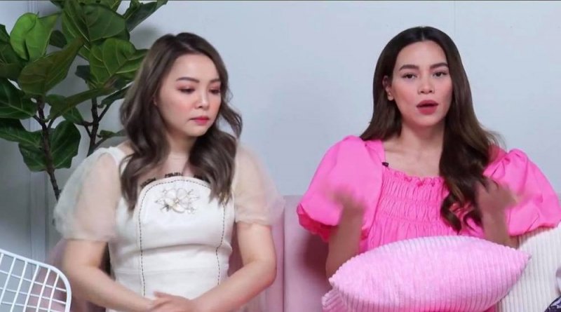Bên cạnh đó, Hồ Ngọc Hà vẫn quyết giấu bụng bầu trong livestream mới đây. Nữ ca sĩ không rời chiếc gối suốt 1 tiếng giao lưu trực tuyến với người hâm mộ