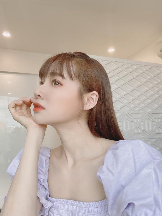 Nhã Phương khoe góc nghiêng thần thánh. Nữ diễn viên được nhận xét ngày càng xinh đẹp, nhuận sắc hơn sau khi lập gia đình