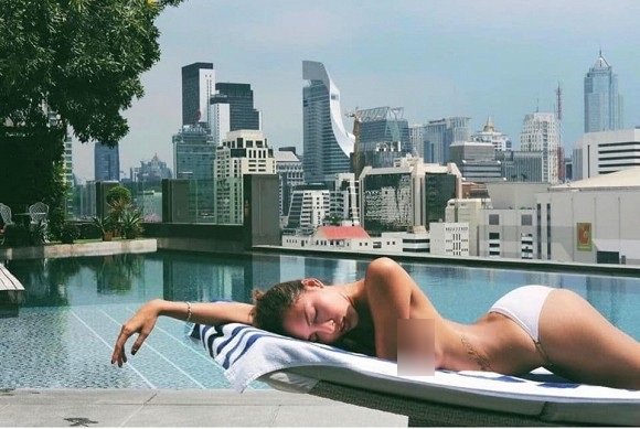 Minh Triệu đăng ảnh bán nude hỏi fan 