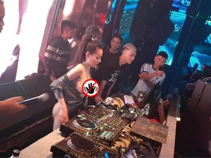 Mặc trang phục hở bạo bị chê phản cảm khi đi diễn tại quán bar, Sở Văn Hoá Thể thao và Du lịch Hà Nội quyết định sẽ cho thanh tra xuống tận quán bar để kiểm tra. Việc có cấm Ngân 98 biểu diễn trong thời gian tới hay không sẽ phụ thuộc vào đề xuất của thanh tra