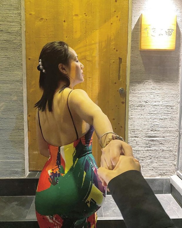 Phương Linh khoe ảnh tình tứ bên người đàn ông giấu mặt, dân tình lập tức réo tên Hà Anh Tuấn