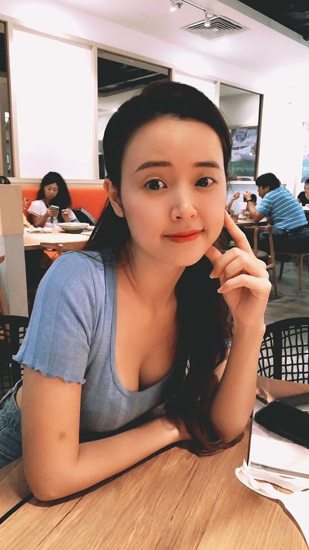 Midu đăng ảnh mặt mộc được khen trẻ trung, tuy nhiên, vòng một lấp ló của người đẹp khiến dân mạng chú ý hơn cả