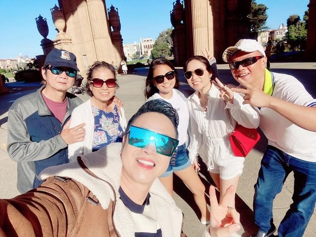 Nhật Tinh Anh bay tới Mỹ đoàn tụ với gia đình giữa lúc dịch Covid-19 đang bùng phát