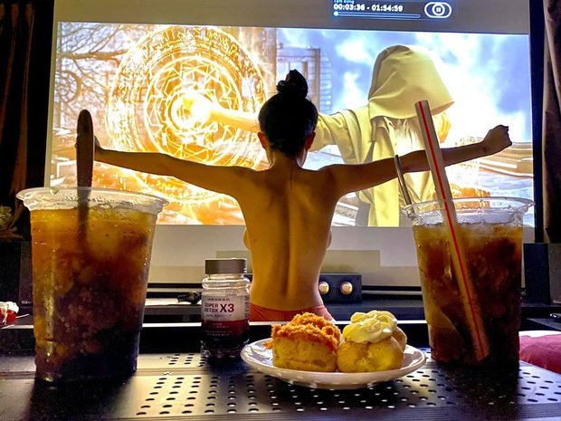 Mới bị phạt vì tội mặc hở, Ngân 98 lại tiếp tục 