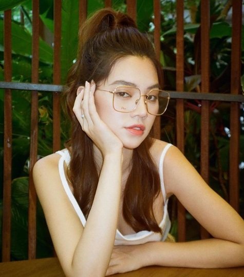 Sau ồn ào hồi tháng 7, Jolie Nguyễn hạn chế đăng ảnh và khóa bình luận trên Instagram