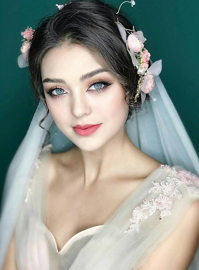 Chân dài người Ukraine sở hữu nhan sắc nổi bật, vóc dáng lý tưởng cùng vẻ quyến rũ, trẻ trung ở tuổi 20