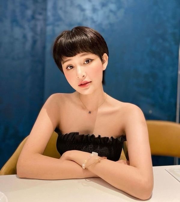 Hiền Hồ điệu đà hơn hẳn khi đổi kiểu tóc