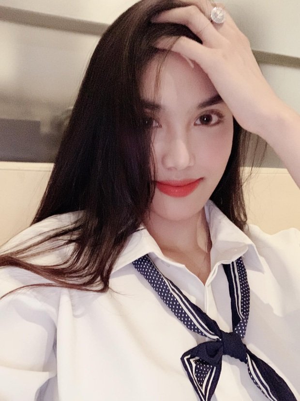 Lan Khuê khoe nhan sắc thăng hạng và nhẫn kim cương khủng