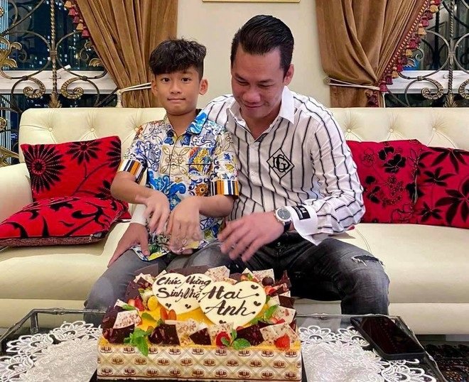 Giữa scandal Lệ Quyên hẹn hò trai trẻ, chồng lặng lẽ đón sinh nhật với con trai