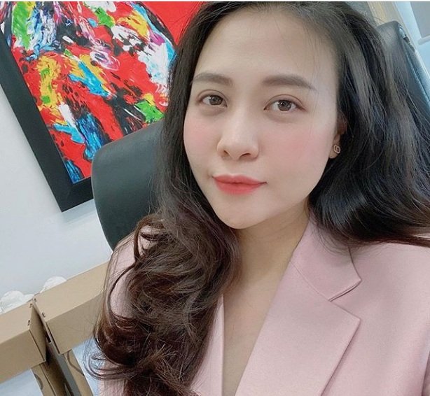 Đảm Thu Trang khoe nhan sắc xinh đẹp, rạng rỡ sau 1 tháng sinh con
