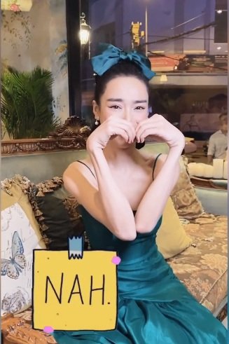 Nhã Phương khoe nhan sắc xinh đẹp nhưng khiến người hâm mộ lo lắng bởi lộ cánh tay gầy gò