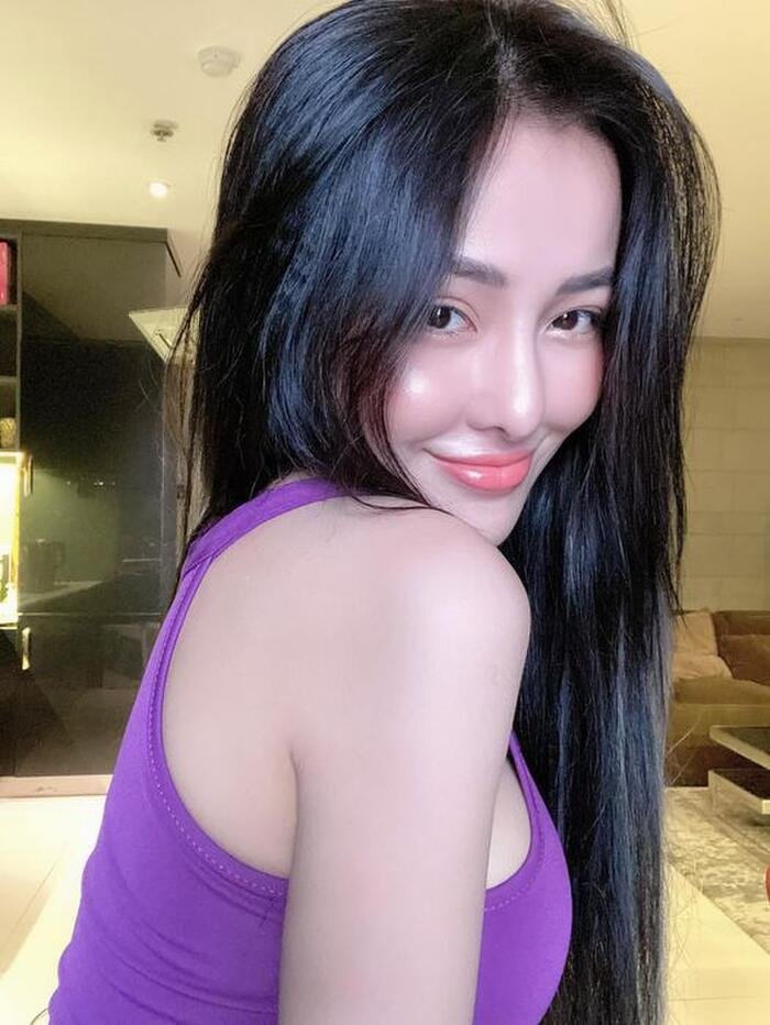 Ngân 98 gây choáng với gương mặt 'đơ như tượng gỗ', lộ nghi vấn 'dao kéo' quá đà
