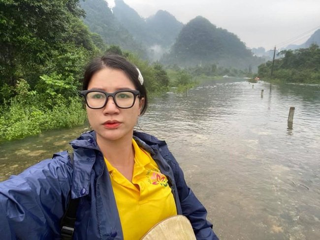 Trang Trần trực tiếp đến vùng lũ cứu trợ bà con