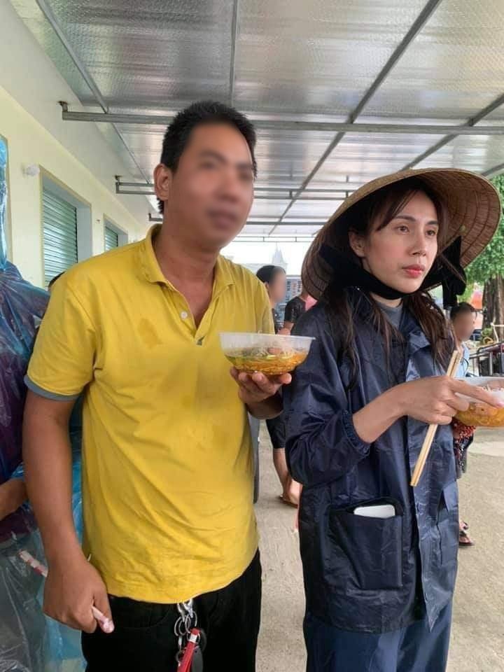 Người hâm mộ động viên Thủy Tiên nhớ gìn giữ sức khỏe để có thể tiếp tục giúp đỡ bà con