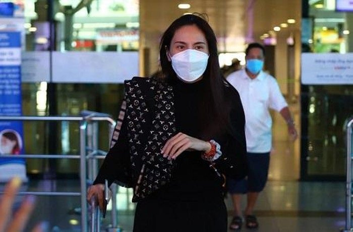 Thủy Tiên đã về TP.HCM và hứa sẽ trở lại sau khi giải quyết xong công việc ở nhà