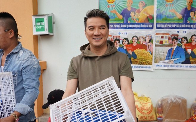 Bị nói không cứu trợ miền Trung, Đàm Vĩnh Hưng bức xúc phản pháo: 