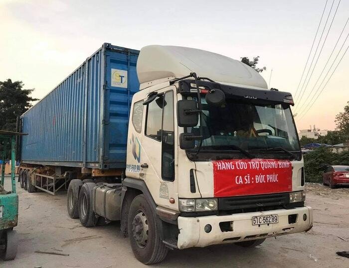 Sau Hòa Minzy, đến lượt Đức Phúc có mặt ở Quảng Bình cứu trợ đồng bào vùng lũ