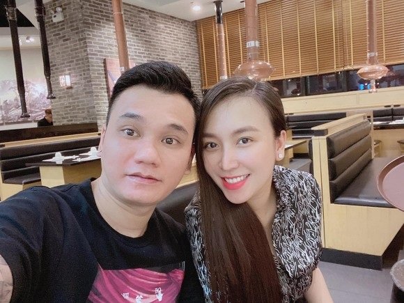 Bất ngờ với nhan sắc bà xã Khắc Việt sau 10 ngày sinh nở