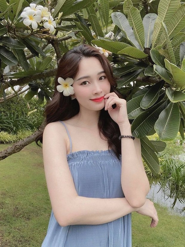Đặng Thu Thảo khoe nhan sắc bà mẹ 2 con gây sốt