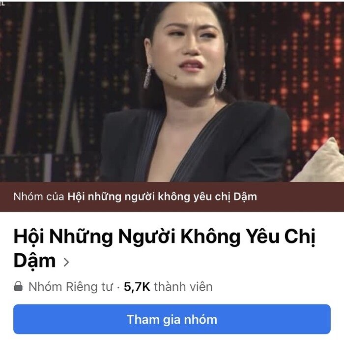 Sau Hương Giang, Lâm Vỹ Dạ bị lập group anti với lượng thành viên tăng mạnh từng ngày. Trong group, nhiều bài viết chỉ trích, tỏ thái độ khó chịu với việc Lâm Vỹ Dạ xuất hiện nhiều trên sóng truyền hình. Không những thế, một số tài khoản cho rằng, bà mẹ 2 con chơi gameshow khá 
