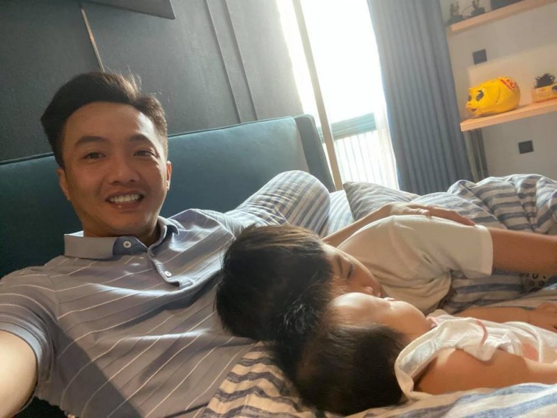 Cường Đôla khoe ảnh bình yên bên hai con
