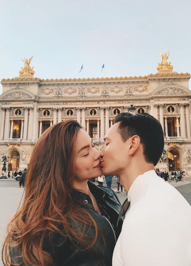 Hà Hồ khoe ảnh khoá môi, chúc sinh nhật ông xã Kim Lý cực ngôn tình