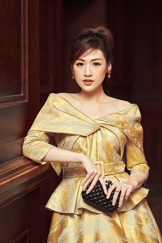 Tú Anh chạnh lòng vì bị nói 'Á hậu vô tích sự': 
