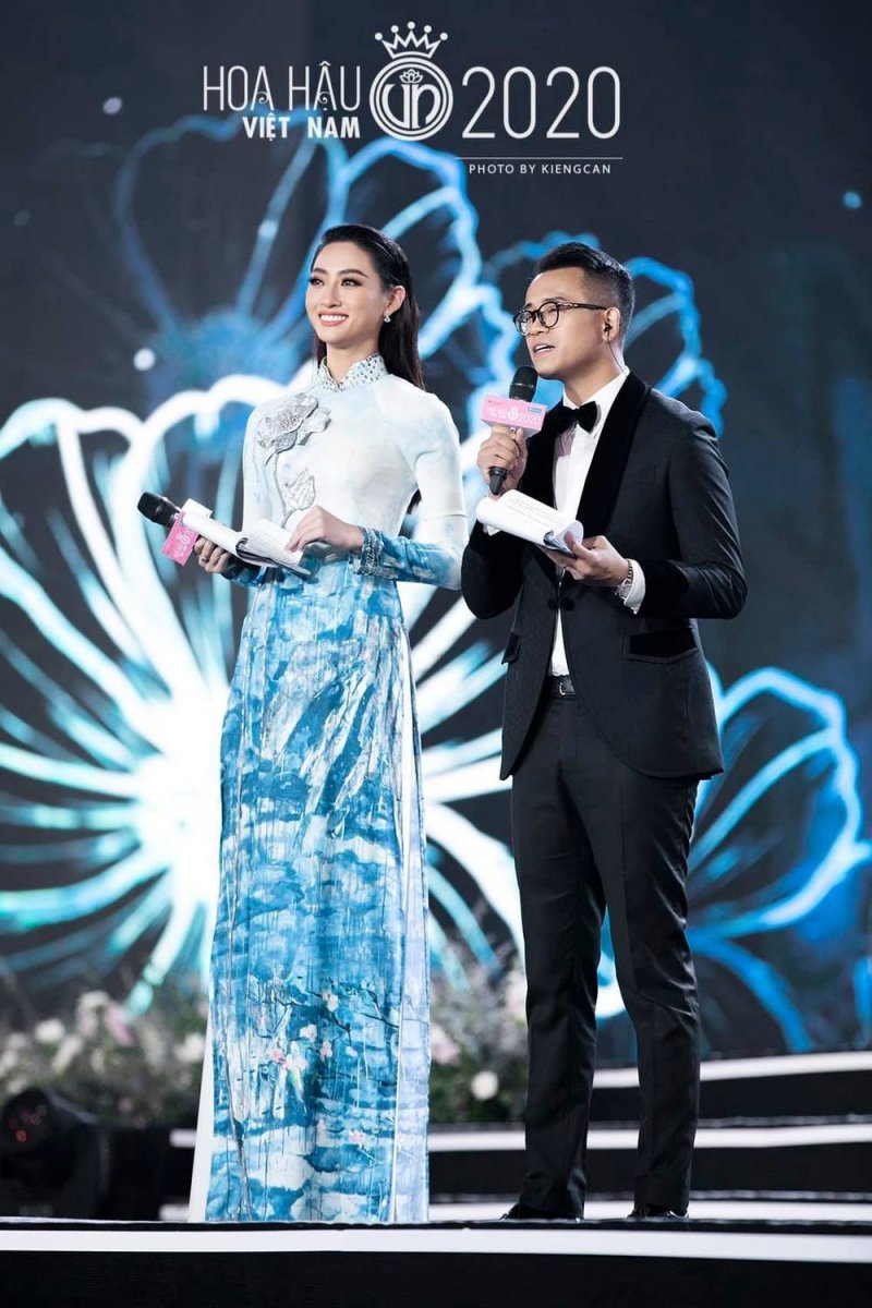 Matt Liu đăng ảnh ở Yên Tử, trước đó, Hương Giang cũng có chuyến du lịch tại một resort sang trọng ở Yên Tử, Quảng Ninh. Có thể thấy, sau nhiều sóng gió, Hương Giang và Matt Liu vẫn sát cánh bên nhau