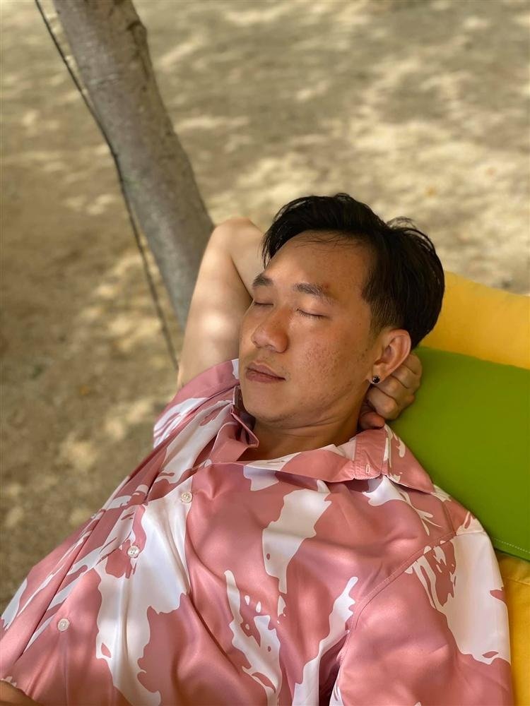 Anh Đức lộ mặt mộc đời thực khác xa dung mạo trên truyền hình