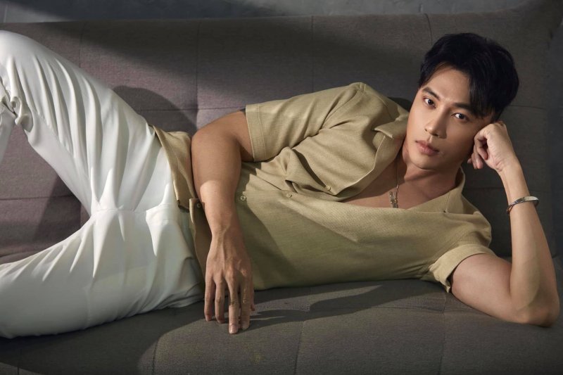Theo Công an TP.HCM, khoảng tháng 5/2020, Jason Nguyễn là người đại diện Công ty TNHH MTV Boowoo làm việc với ông Philip Leigh Mckenzie thông qua một người môi giới ở Thái Lan. Khi biết ông Philip có nhu cầu mua găng tay y tế để bán cho khách ở nước ngoài, Jason đã nảy sinh ý định lừa đảo khi nói với ông Philip là mình có nhà máy sản xuất găng tay y tế mang nhãn hiệu Boowoo Glove.