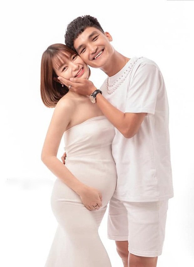 Vợ chồng Mạc Văn Khoa chính thức đón con gái đầu lòng sau 2 ngày kết hôn