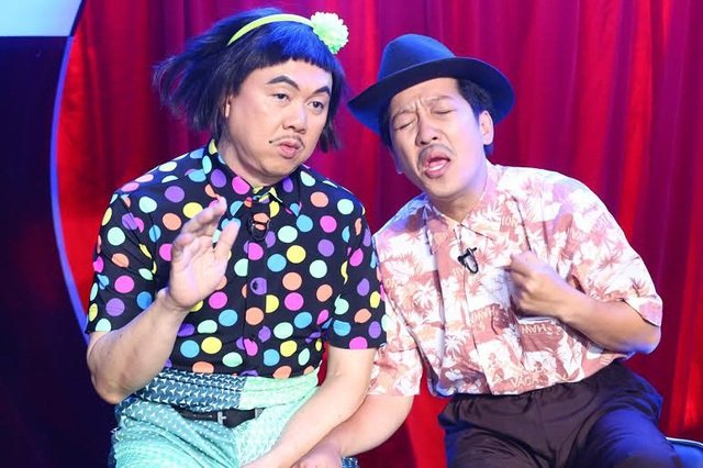 Theo chia sẻ của ông xã Hồng Ngọc, doanh nhân Thomas Nguyễn, anh đã nhận cuộc gọi video của Trường Giang. Trong điện thoại, nam nghệ sĩ hài khóc nức nở khi nói về sự ra đi của đàn anh Chí Tài: 