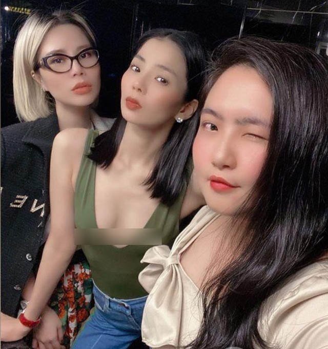 Dù đã ngấp nghé 40 nhưng Lệ Quyên vẫn giữ được vóc dáng gợi cảm, thon gọn nhờ chăm chỉ tập gym. Chính vì vậy, nữ ca sĩ không ngần ngại diện các trang phục bó sát, trễ nải khoe vòng 1, vòng 2
