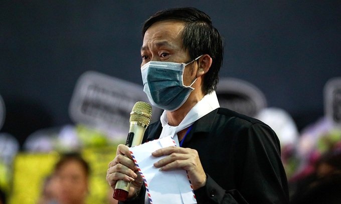Mạng xã hội xôn xao thông tin Hoài Linh lâm bệnh trong lúc lo liệu tang lễ nghệ sĩ Chí Tài. Dương Triệu Vũ tiết lộ cũng nắm bắt được thông tin này, song chính thức lên tiếng phủ nhận. 