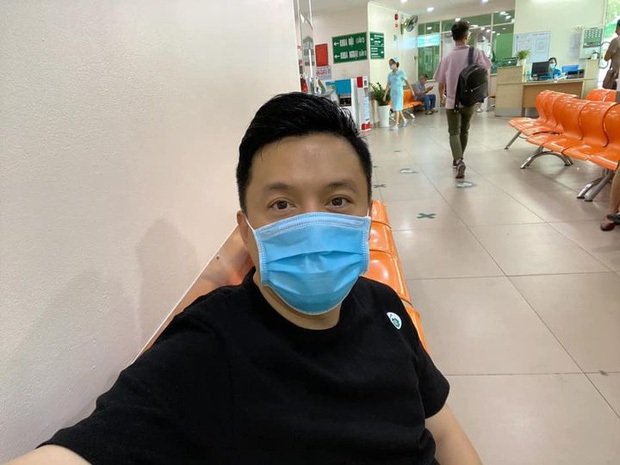 Lam Trường bị trượt ngã trên sân khấu vì sàn ướt và bọt xà bông. Ngay sau đó, anh đã vào viện kiểm tra để đảm bảo sức khỏe